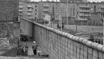 Berlin wall 1961.jpg